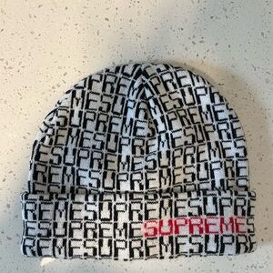 Supreme beanie- LIMITED DROP worn once or twice, great condition